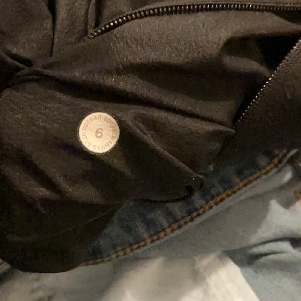 Lululemon Run On Jacket Black size 6 - Picture 9 of 9